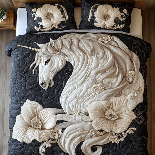 Glorious White Horse WY1202025CL Quilted Bedding Set